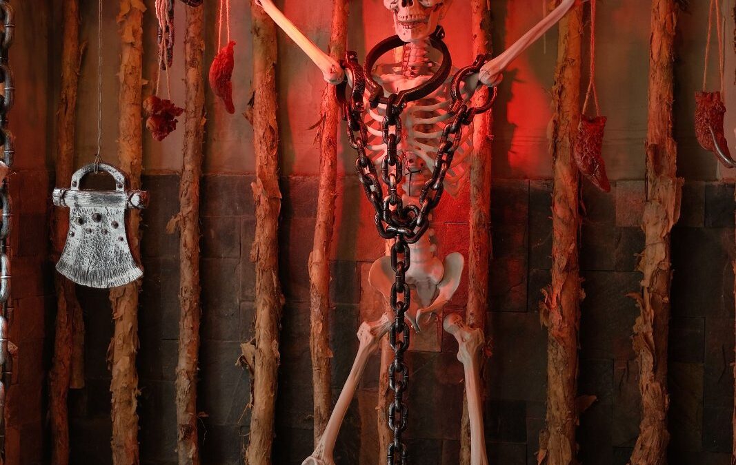 Costume-Inclusive Bar Crawls Versus Mask-Only Venues: Which Halloween Format Delivers Better Atmosphere and Social Connection in San Francisco
